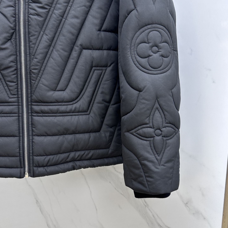 l0vis Vvtt0n outwear